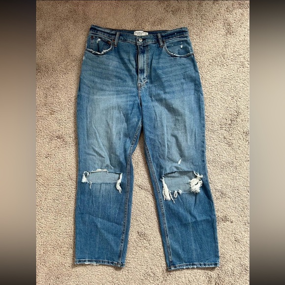 Abercrombie Ankle Straight Distressed Jeans - Picture 2 of 3